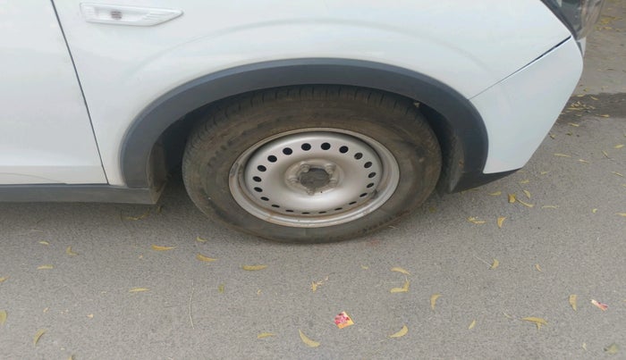 2024 Mahindra XUV300 W4 1.2 PETROL, Petrol, Manual, 12,902 km, tyre