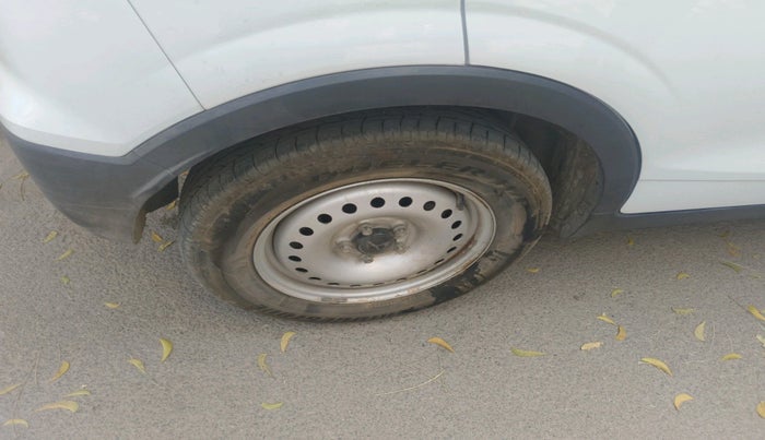 2024 Mahindra XUV300 W4 1.2 PETROL, Petrol, Manual, 12,902 km, tyre