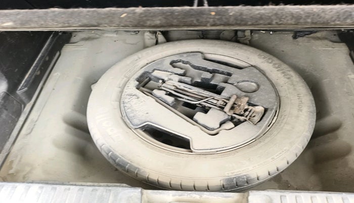 2016 Maruti Vitara Brezza VDI, Diesel, Manual, 1,40,000 km, tyre