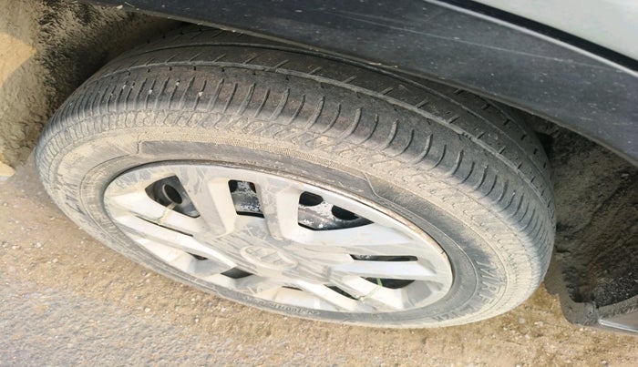 2016 Maruti Vitara Brezza VDI, Diesel, Manual, 1,40,000 km, tyre