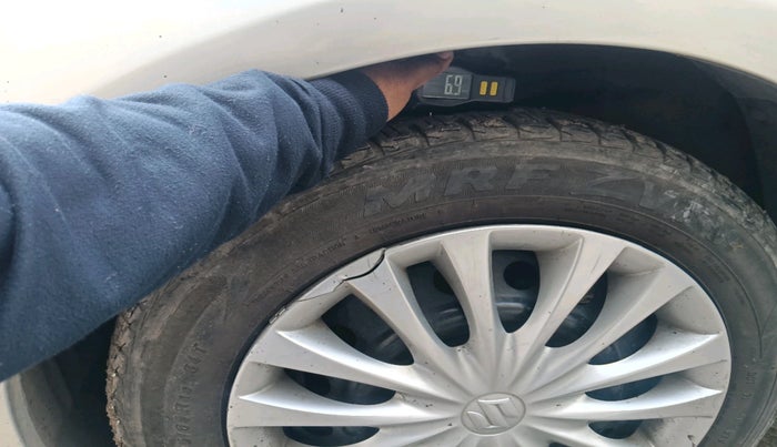 2015 Maruti Ciaz VXI, Petrol, Manual, 84,421 km, tyre