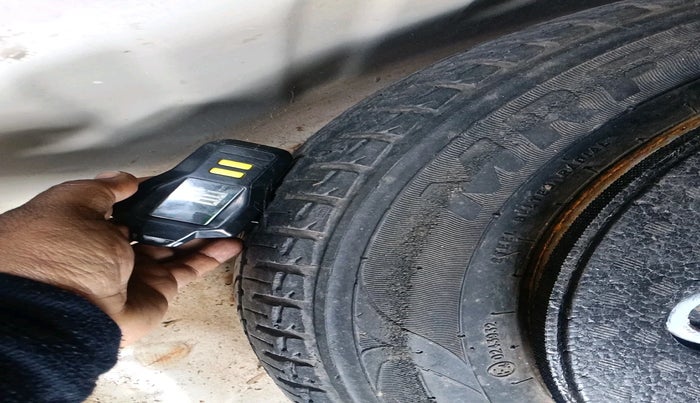 2015 Maruti Ciaz VXI, Petrol, Manual, 84,421 km, tyre