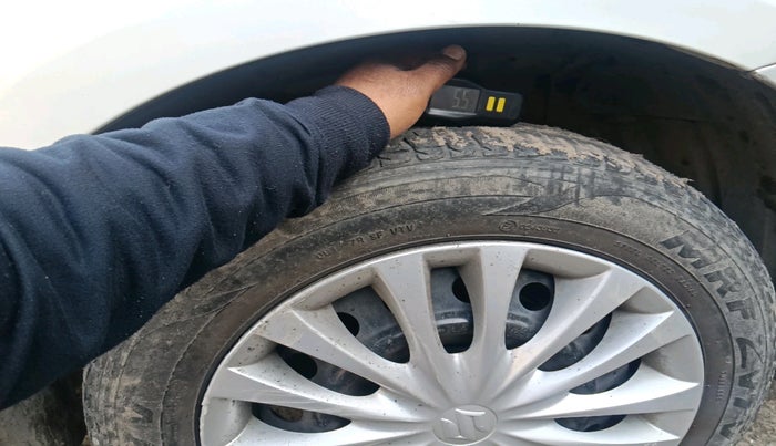 2015 Maruti Ciaz VXI, Petrol, Manual, 84,421 km, tyre