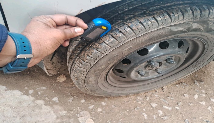 2015 Hyundai Eon ERA +, Petrol, Manual, 78,396 km, tyre