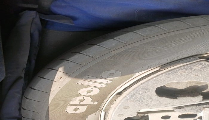 2017 Maruti Vitara Brezza VDI (O), Diesel, Manual, 1,84,965 km, tyre