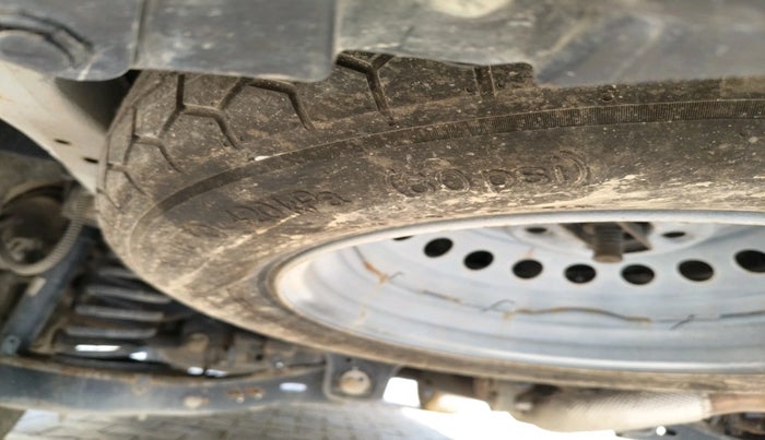 2022 Mahindra XUV700 MX P MT 5 STR, Petrol, Manual, 31,123 km, tyre