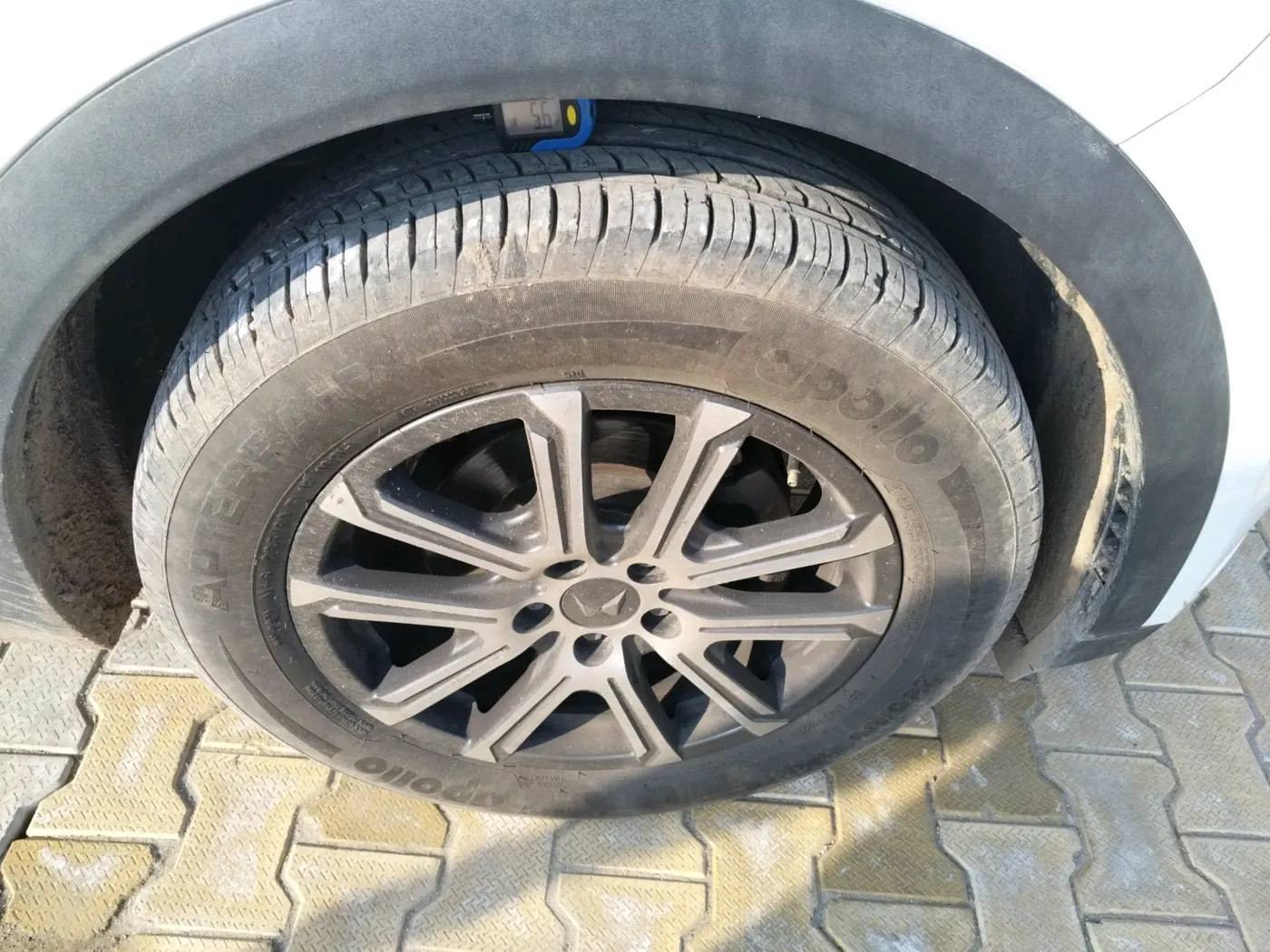 2022 Mahindra XUV700 MX P MT 5 STR, Petrol, Manual, 31,123 km, tyre