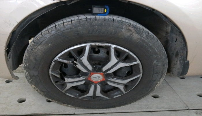 2011 Toyota Etios G, Petrol, Manual, 1,11,784 km, tyre