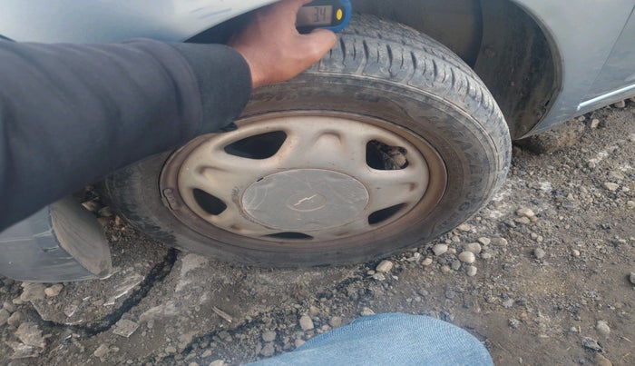 2011 Chevrolet Beat LT PETROL, Petrol, Manual, 1,13,646 km, tyre