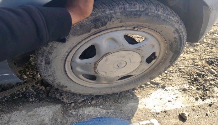 2011 Chevrolet Beat LT PETROL, Petrol, Manual, 1,13,646 km, tyre