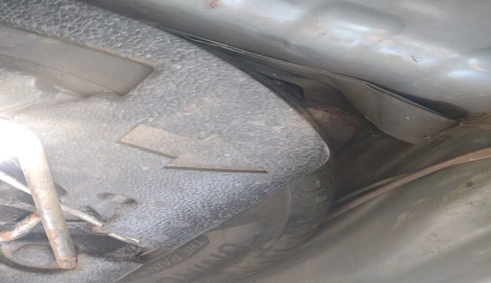 2011 Chevrolet Beat LT PETROL, Petrol, Manual, 1,13,646 km, tyre