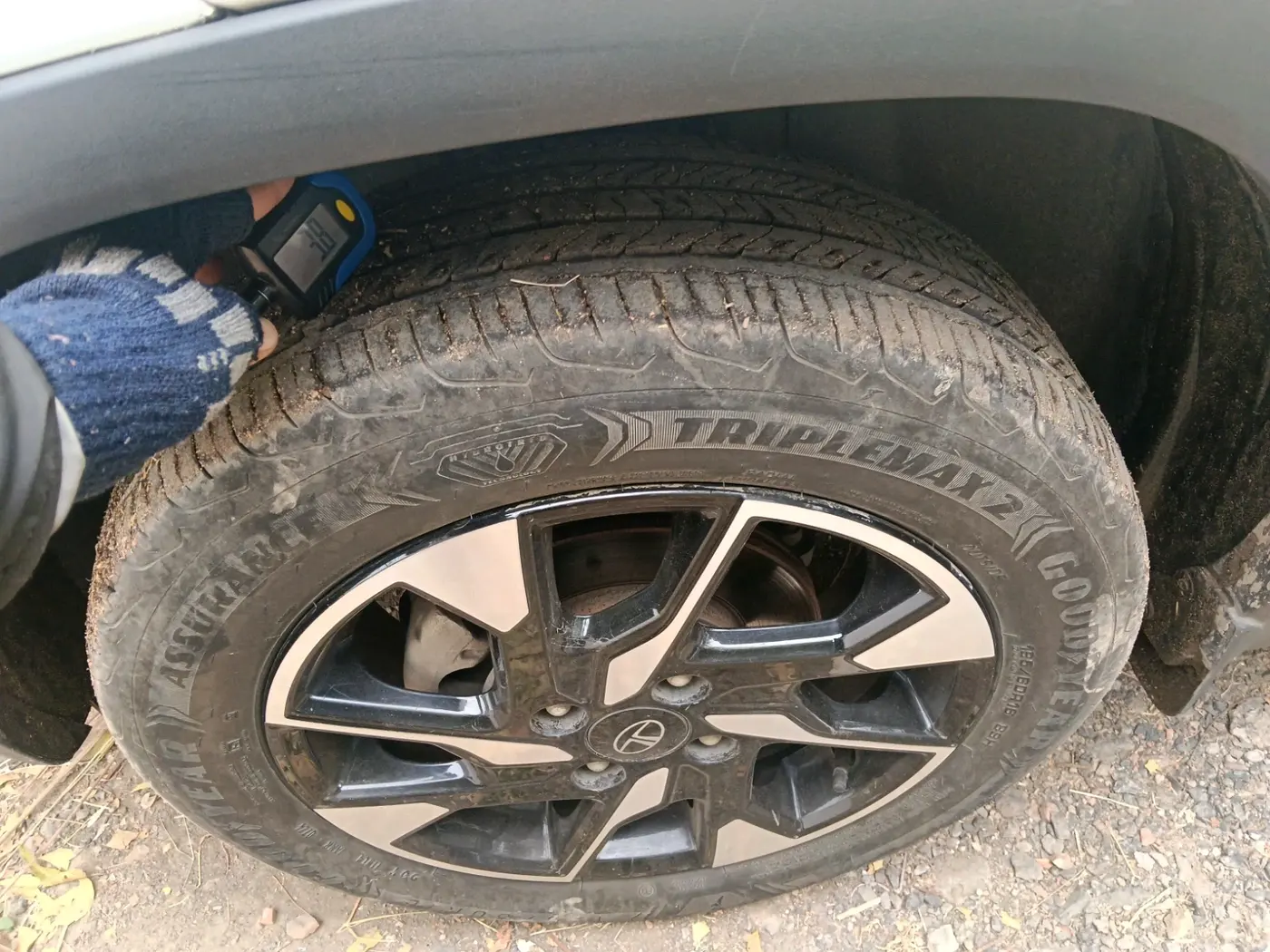 2024 Tata PUNCH ACCOMPLISHED DAZZLE SUNROOF CNG MT, CNG, Manual, 50,728 km, tyre
