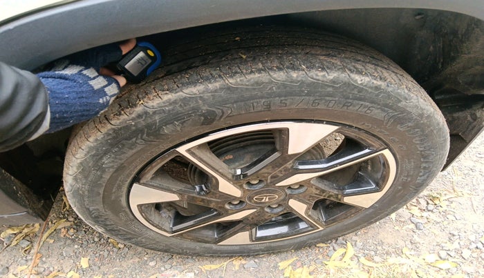 2024 Tata PUNCH ACCOMPLISHED DAZZLE SUNROOF CNG MT, Petrol, Manual, 50,728 km, tyre