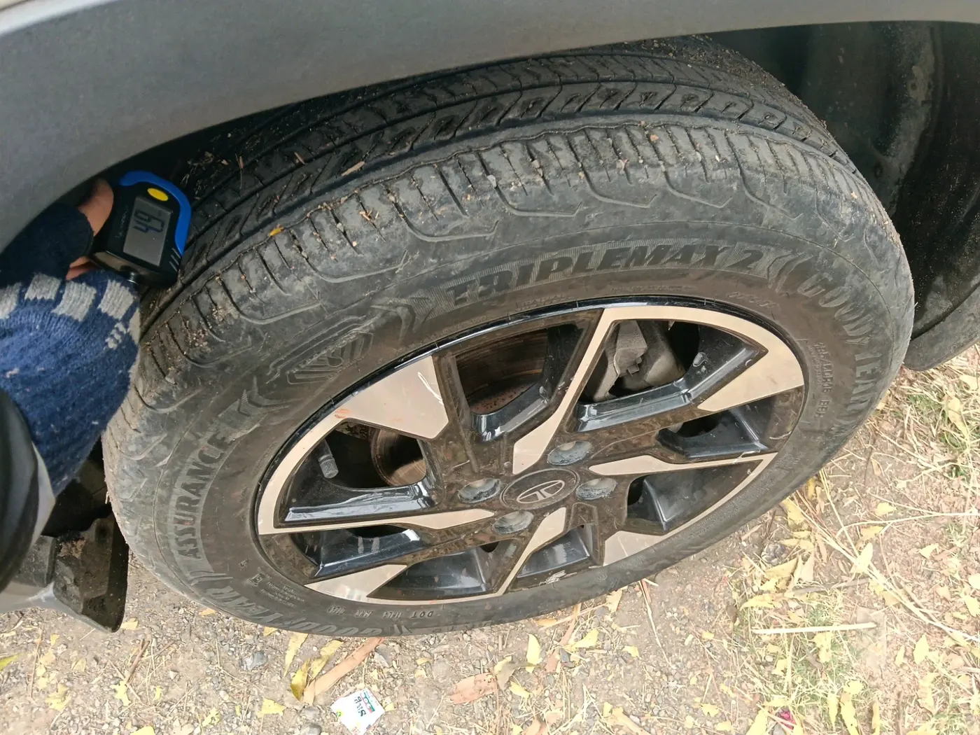 2024 Tata PUNCH ACCOMPLISHED DAZZLE SUNROOF CNG MT, CNG, Manual, 50,728 km, tyre