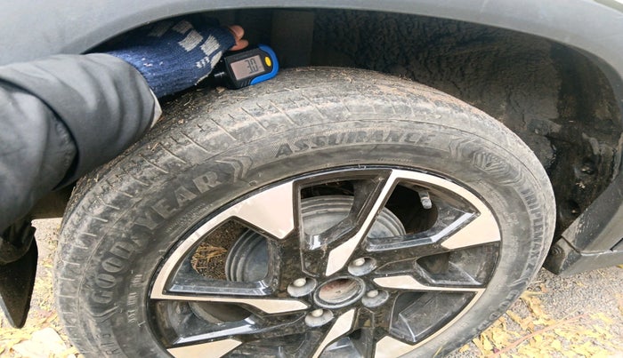 2024 Tata PUNCH ACCOMPLISHED DAZZLE SUNROOF CNG MT, Petrol, Manual, 50,728 km, tyre