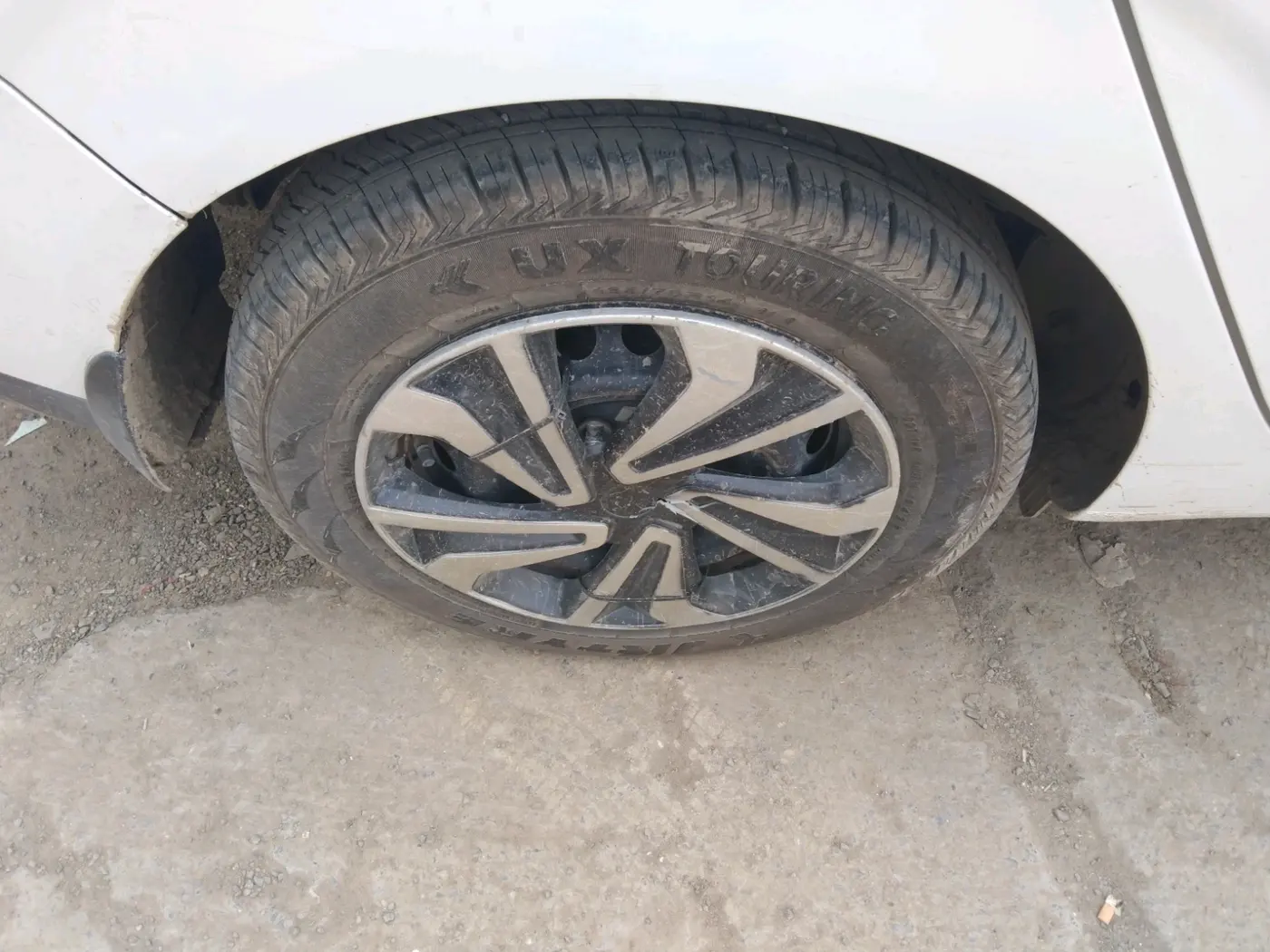 2022 Hyundai AURA S 1.2 CNG, CNG, Manual, 89,800 km, tyre