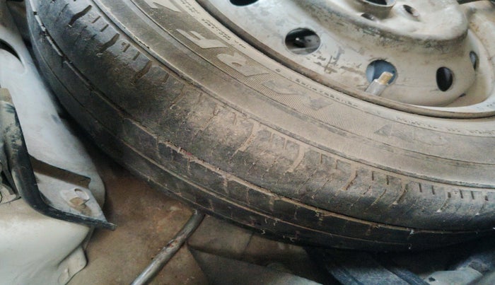 2016 Maruti Wagon R 1.0 LXI CNG, Petrol, Manual, 1,12,277 km, tyre