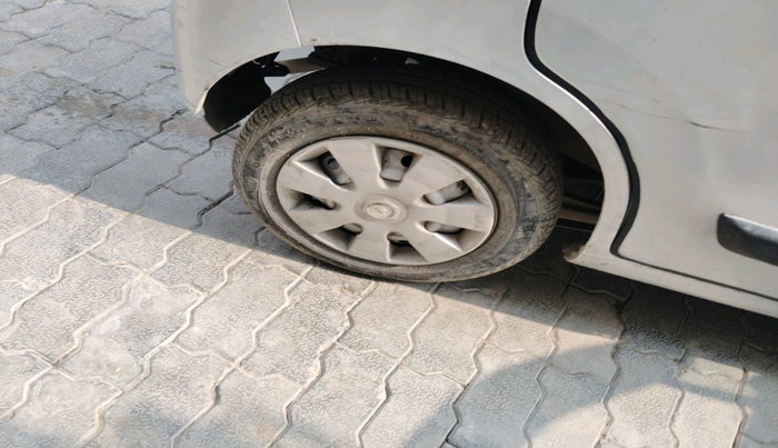 2016 Maruti Wagon R 1.0 LXI CNG, Petrol, Manual, 1,12,277 km, tyre