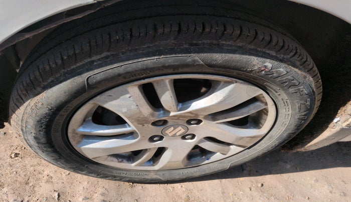 2012 Maruti Swift Dzire ZXI, Petrol, Manual, 77,391 km, tyre