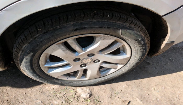 2012 Maruti Swift Dzire ZXI, Petrol, Manual, 77,391 km, tyre