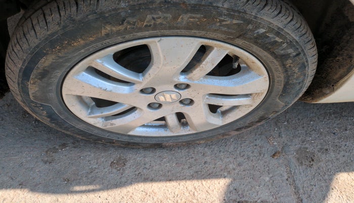 2012 Maruti Swift Dzire ZXI, Petrol, Manual, 77,391 km, tyre