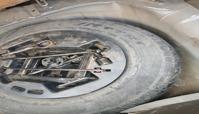 2011 Hyundai i10 SPORTZ 1.2, Petrol, Manual, 1,52,763 km, tyre