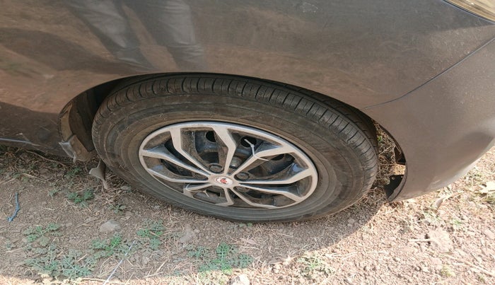 2011 Hyundai i10 SPORTZ 1.2, Petrol, Manual, 1,52,763 km, tyre