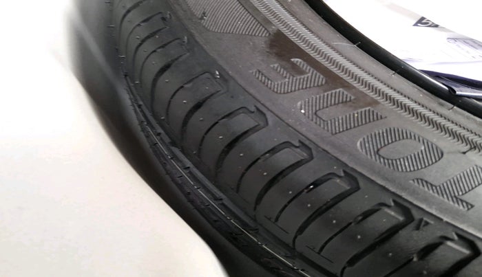 2021 Hyundai NEW I20 ASTA (O) 1.2 MT, Petrol, Manual, 31,835 km, tyre