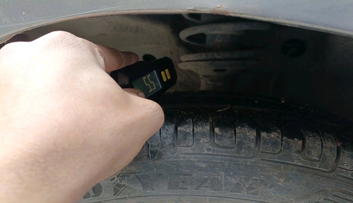 2015 Maruti Wagon R 1.0 LXI CNG, Petrol, Manual, 1,36,254 km, tyre