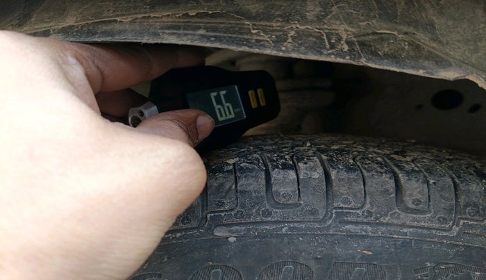 2015 Maruti Wagon R 1.0 LXI CNG, Petrol, Manual, 1,36,254 km, tyre