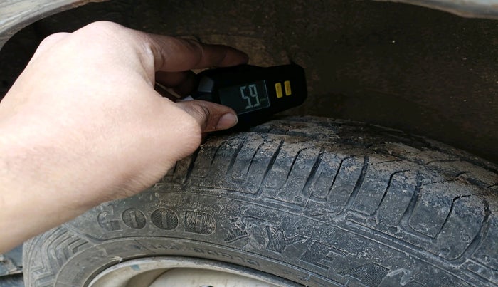 2015 Maruti Wagon R 1.0 LXI CNG, Petrol, Manual, 1,36,254 km, tyre