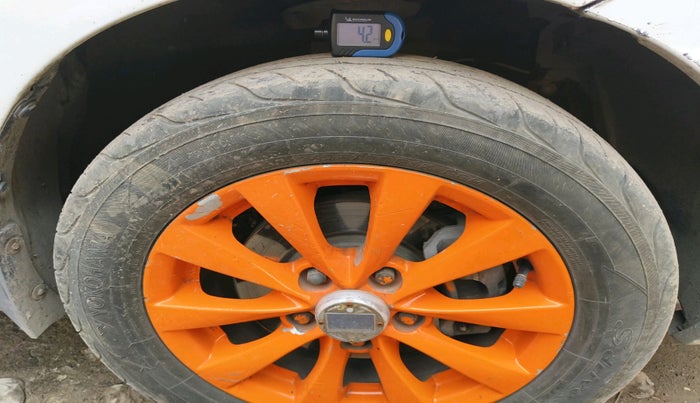 2012 Maruti Ertiga ZXI, Petrol, Manual, 1,02,620 km, tyre