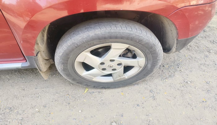 2013 Renault Duster 110 PS RXZ DIESEL, Diesel, Manual, 2,29,337 km, tyre