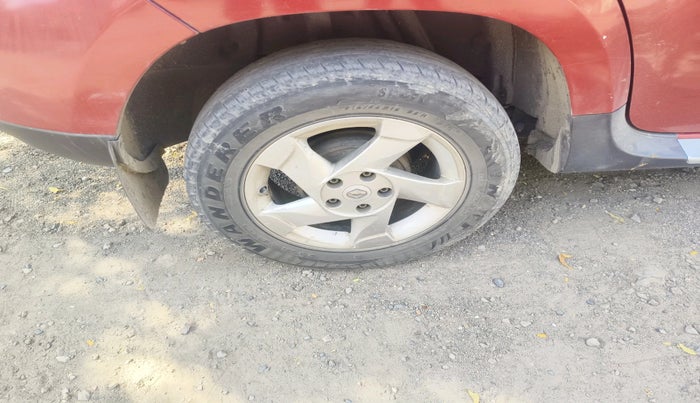 2013 Renault Duster 110 PS RXZ DIESEL, Diesel, Manual, 2,29,337 km, tyre