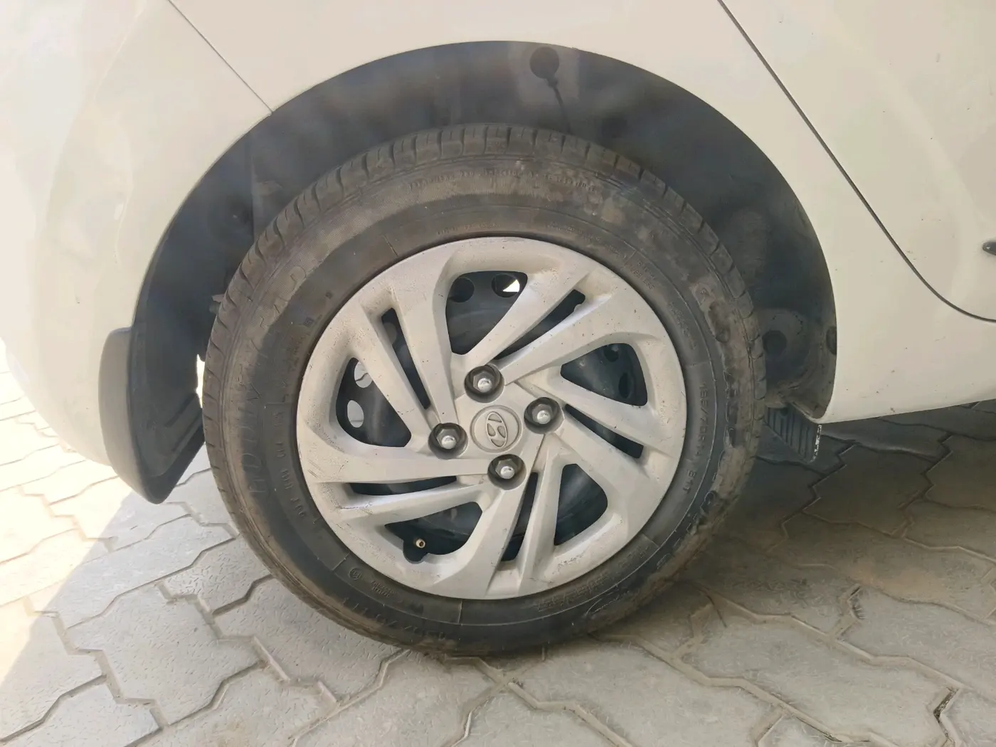 2020 Hyundai GRAND I10 NIOS MAGNA AMT 1.2 KAPPA VTVT, Petrol, Automatic, 69,627 km, tyre