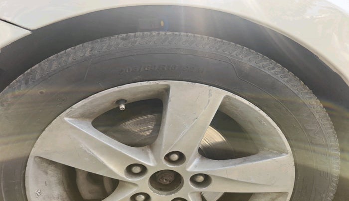 2012 Hyundai New Elantra 1.6 SX MT DIESEL, Diesel, Manual, 1,22,923 km, tyre