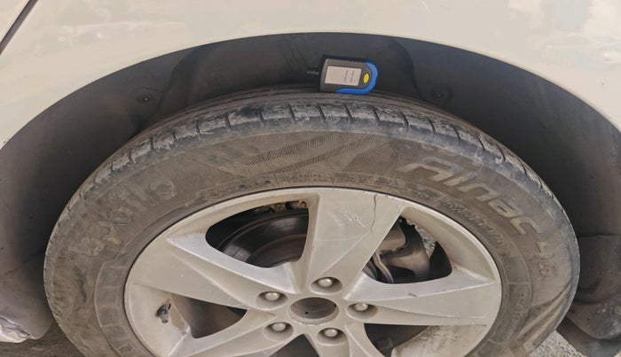 2012 Hyundai New Elantra 1.6 SX MT DIESEL, Diesel, Manual, 1,22,923 km, tyre