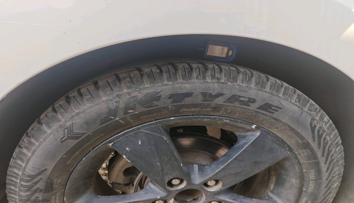 2012 Hyundai New Elantra 1.6 SX MT DIESEL, Diesel, Manual, 1,22,923 km, tyre