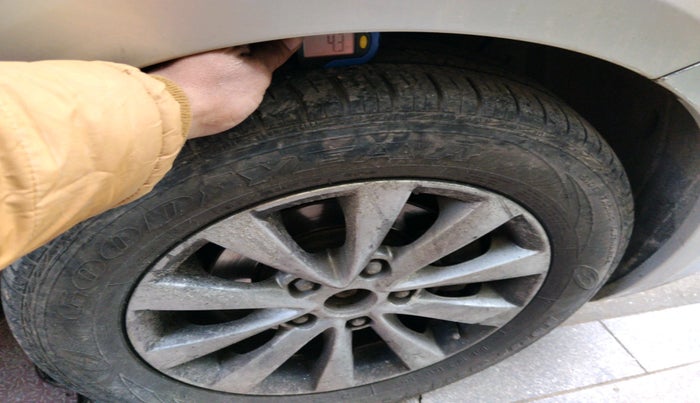 2014 Maruti Ertiga ZXI, Petrol, Manual, 1,19,417 km, tyre