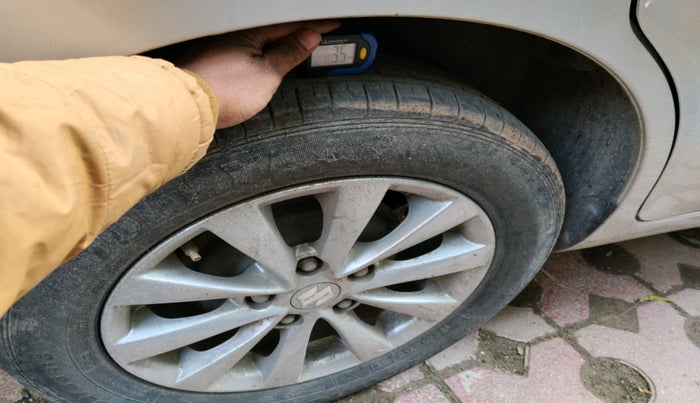 2014 Maruti Ertiga ZXI, Petrol, Manual, 1,19,417 km, tyre