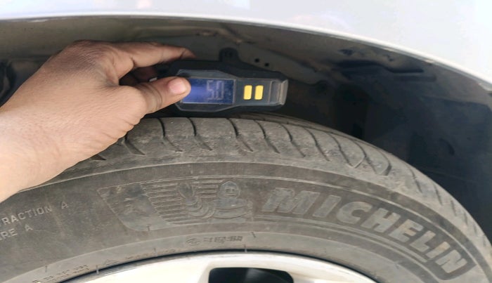 2019 Toyota Innova Crysta 2.8 GX AT 7 STR, Diesel, Automatic, 54,914 km, tyre