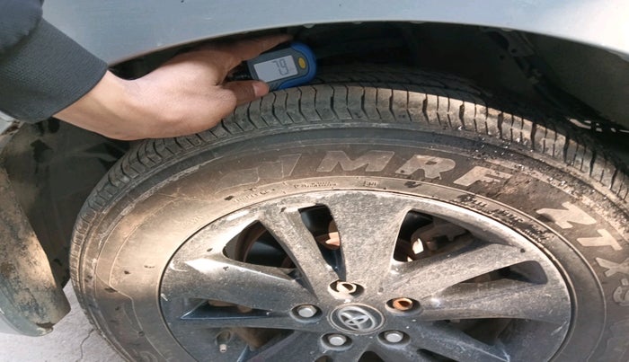 2016 Toyota Innova Crysta 2.4 VX 7 STR, Diesel, Manual, 3,30,504 km, tyre