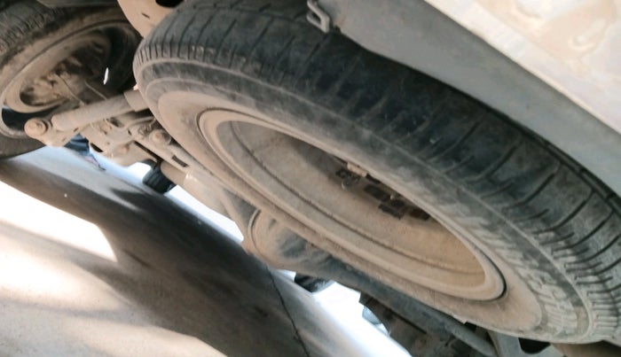 2016 Toyota Innova Crysta 2.4 VX 7 STR, Diesel, Manual, 3,30,504 km, tyre