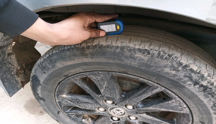 2016 Toyota Innova Crysta 2.4 VX 7 STR, Diesel, Manual, 3,30,504 km, tyre