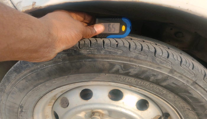 2015 Hyundai Eon ERA +, Petrol, Manual, 87,568 km, tyre