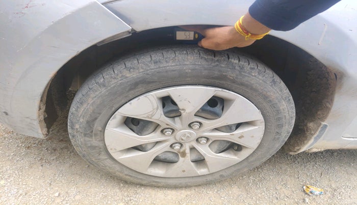 2018 Hyundai Xcent S 1.2, Petrol, Manual, 70,497 km, tyre