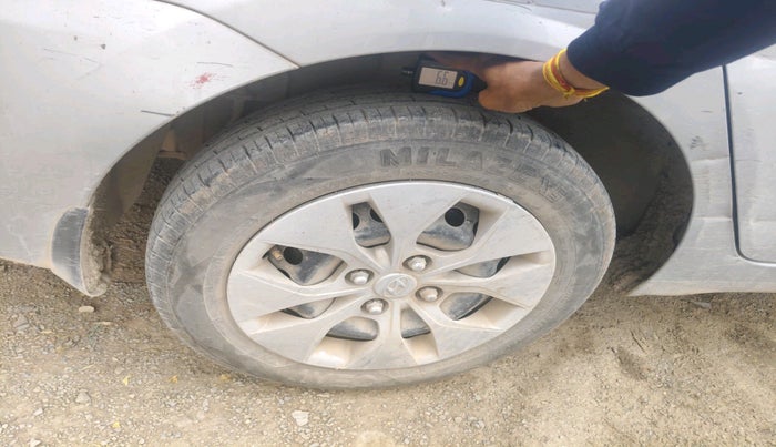 2018 Hyundai Xcent S 1.2, Petrol, Manual, 70,497 km, tyre