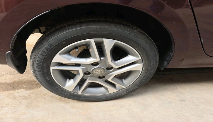 2022 Tata TIGOR XMA PETROL, Petrol, Automatic, 22,146 km, tyre