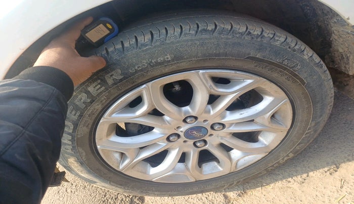 2017 Ford Ecosport TITANIUM+ 1.5L DIESEL, Diesel, Manual, 1,19,811 km, tyre