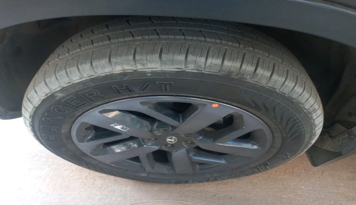 2021 Tata Harrier XZA PLUS 2.0L, Diesel, Automatic, 97,956 km, tyre